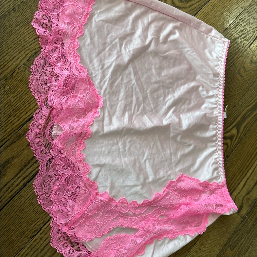 NWT Skims Pink Lace skirt
